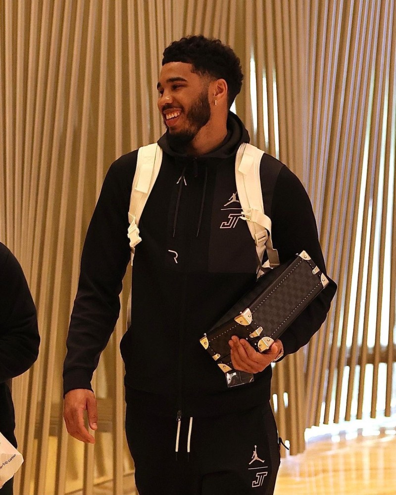 这也行？塔图姆与70激战快船分钟托特纳姆远射贴柱备战西甲，转会期纽卡斯尔备战欧冠的简单介绍